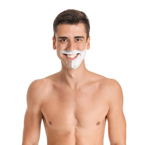 Knappe jongeman met scheerschuim op zijn gezicht tegen de witte achtergrond — Stockfoto