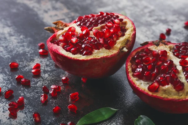 Pieces of tasty pomegranate on dark background — Stock Photo, Image