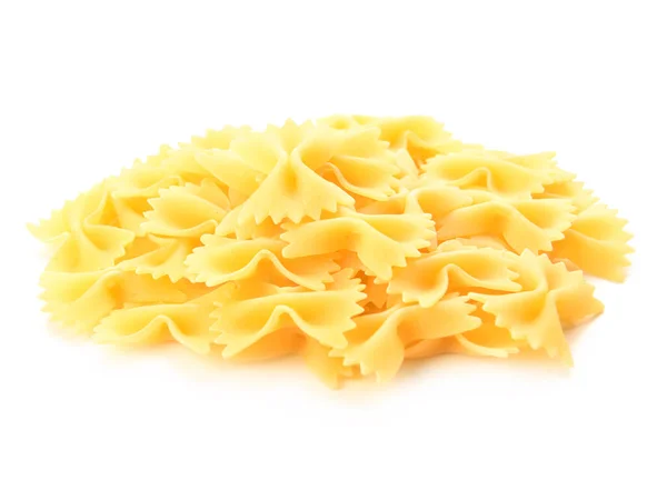 Leckere rohe Pasta auf weißem Hintergrund — Stockfoto