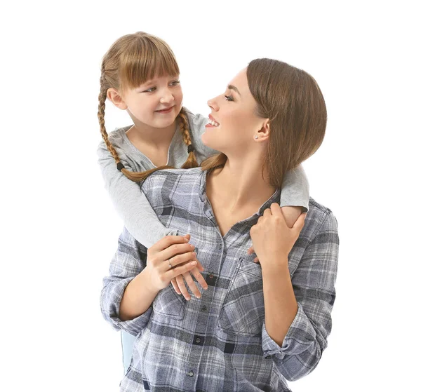 Portret van gelukkige moeder en dochter op witte achtergrond — Stockfoto