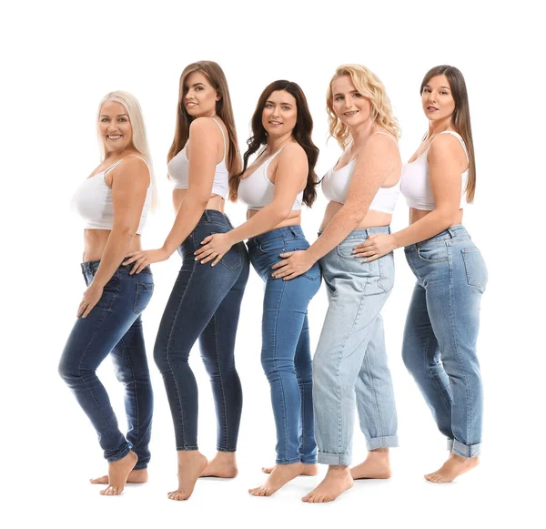 Grupo de mulheres positivas para o corpo em fundo branco — Fotografia de Stock