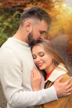 Seven genç çift Sonbahar Park