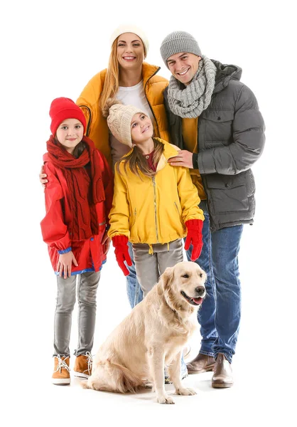 Familia feliz en ropa de otoño y con perro sobre fondo blanco —  Fotos de Stock