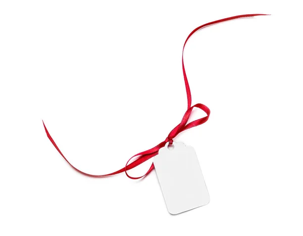 Etiqueta en blanco con cinta roja sobre fondo blanco —  Fotos de Stock