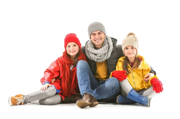 Lycklig familj i höst kläder på vit bakgrund — Stockfoto