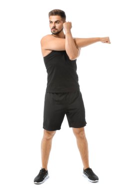 Sportif genç adam beyaz arka planı eğitim