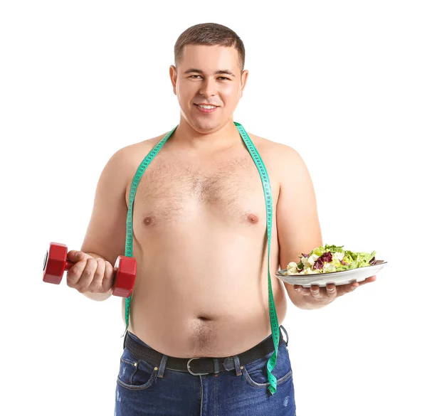 Uomo sovrappeso con manubrio, insalata e metro su sfondo bianco. Perdita di peso concetto — Foto Stock