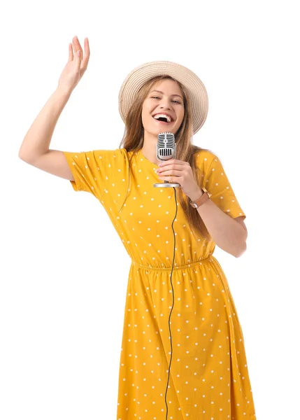 Schöne junge Sängerin mit Mikrofon auf weißem Hintergrund — Stockfoto