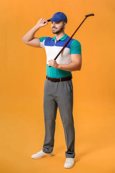 Przystojny mężczyzna golfista na tle koloru — Zdjęcie stockowe