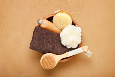 Renkli banyo için kozmetik ve aksesuarlar