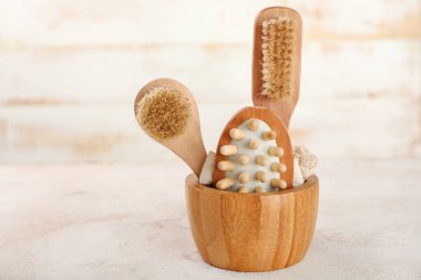 Banyo için farklı fırçalar.