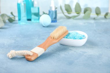 Renkli banyo için fırça ve deniz tuzu