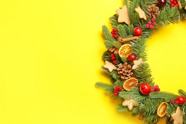 Beautiful Christmas wreath on color background — Stock Photo, Image