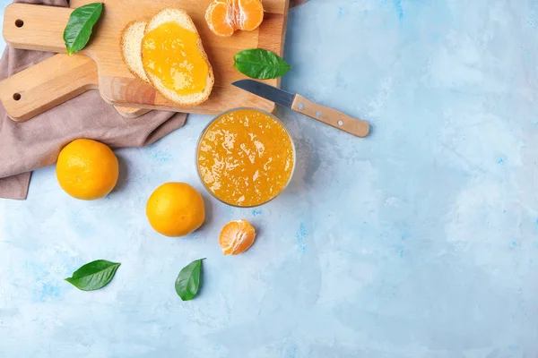 Összetétel édes lekvárral és mandarinnal az asztalon — Stock Fotó