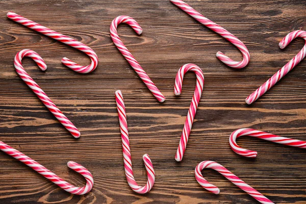 Candy canes on wooden background — Stock Photo, Image