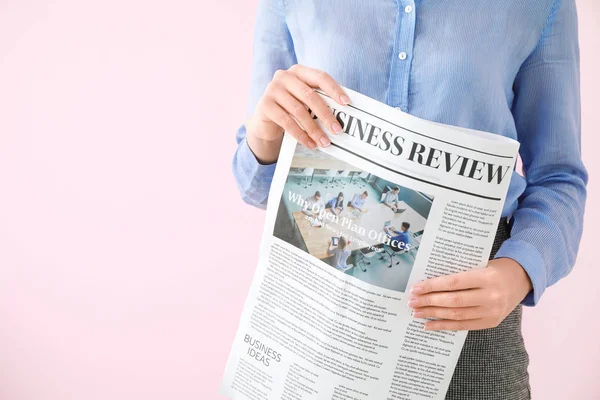 Young businesswoman with newspaper on color background, closeup — Stock Photo, Image