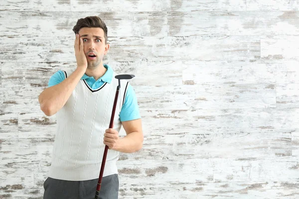 Shocked male golfer on wooden background — Stock Photo, Image