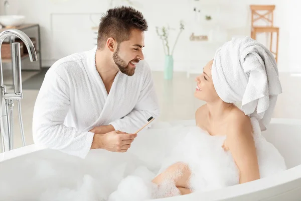 Morning of happy young couple in bathroom — Stock Photo, Image