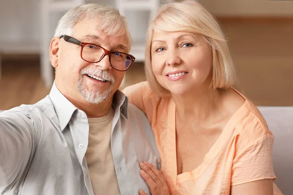 Mature couple taking selfie together at home — Stock Photo, Image