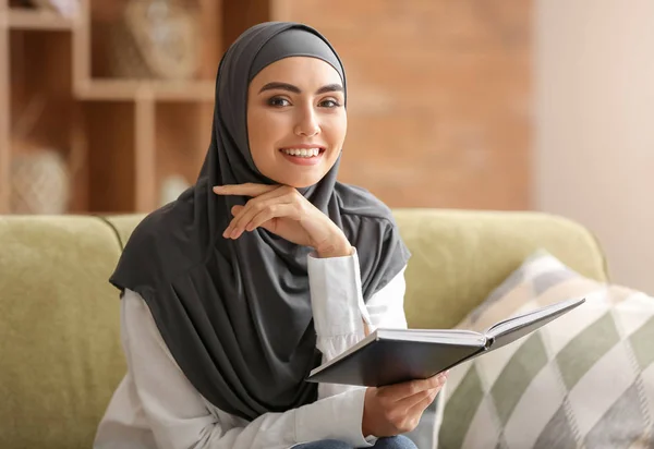 Beautiful Arab woman reading book at home — Stock Photo, Image