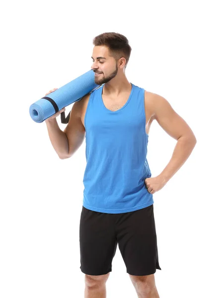 Sportig ung man med yogamatta på vit bakgrund — Stockfoto