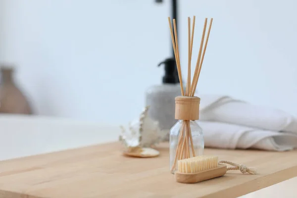 Bad accessoires op houten tafel — Stockfoto