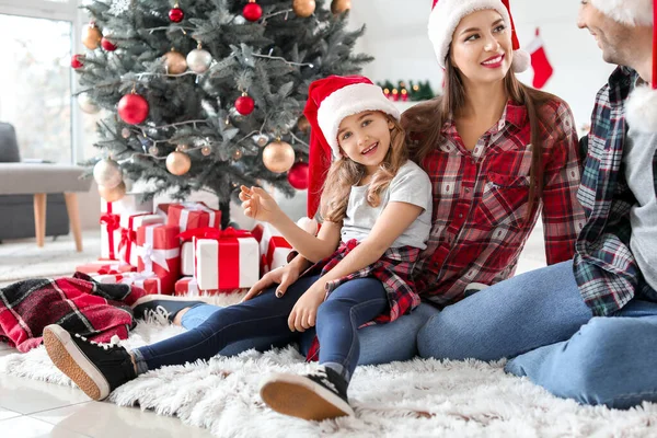 Happy family at home on Christmas eve — Stock Photo, Image