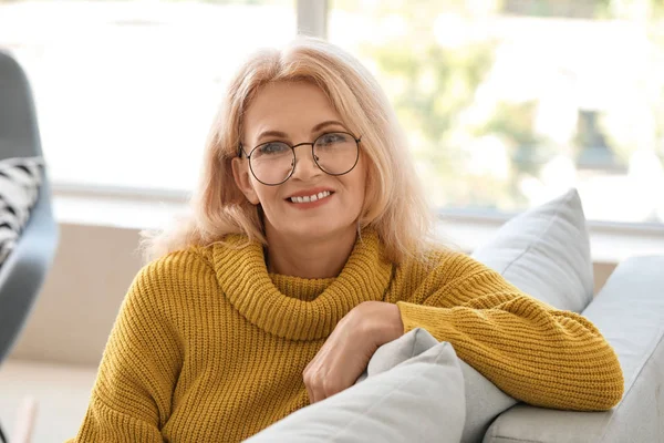 Portrait of beautiful mature woman at home — Stock Photo, Image