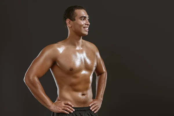 Sporty African-American man on dark background — Stock Photo, Image