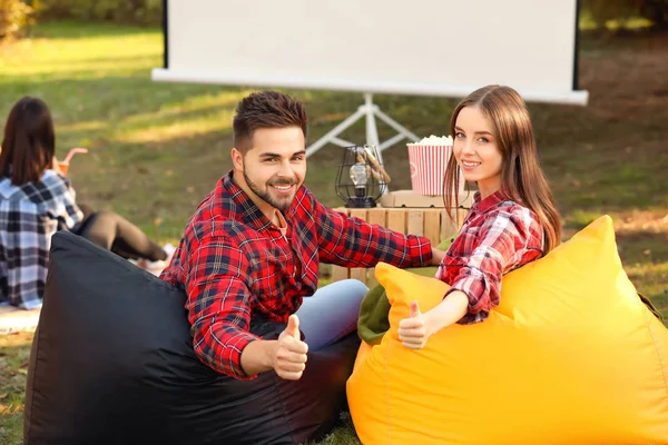 Young couple in outdoor cinema — Stock Photo, Image