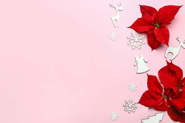 Mooie kerstcompositie met poinsettia op kleur achtergrond — Stockfoto