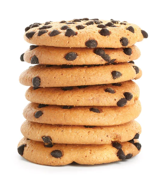 Biscoitos saborosos com chips de chocolate no fundo branco — Fotografia de Stock