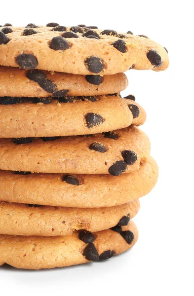 Biscuits savoureux avec des pépites de chocolat sur fond blanc — Photo