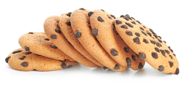 Galletas sabrosas con chispas de chocolate sobre fondo blanco — Foto de Stock