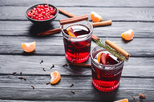 Glasses of tasty mulled wine on wooden background — Stock Photo, Image
