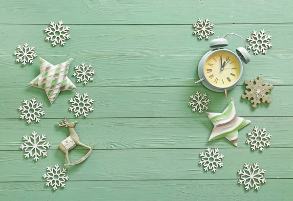 Alarm clock and decor on wooden background. Christmas countdown concept — Stock Photo, Image