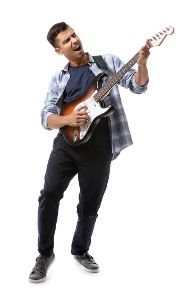 Przystojny człowiek gra na gitarze na białym tle — Zdjęcie stockowe
