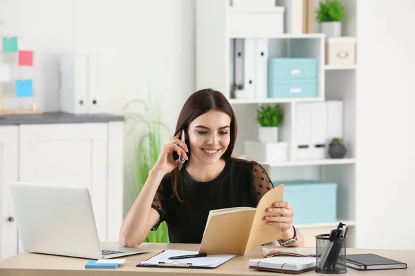 Beautiful young businesswoman working in office — Stock Photo, Image