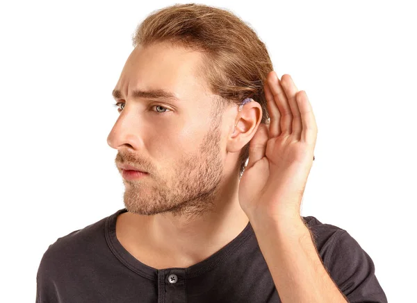 Fiatal férfi hallókészülék fehér háttér — Stock Fotó