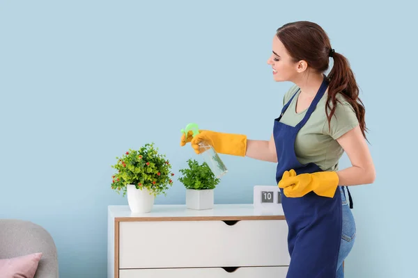 Female janitor doing chores in room — Stock Photo, Image