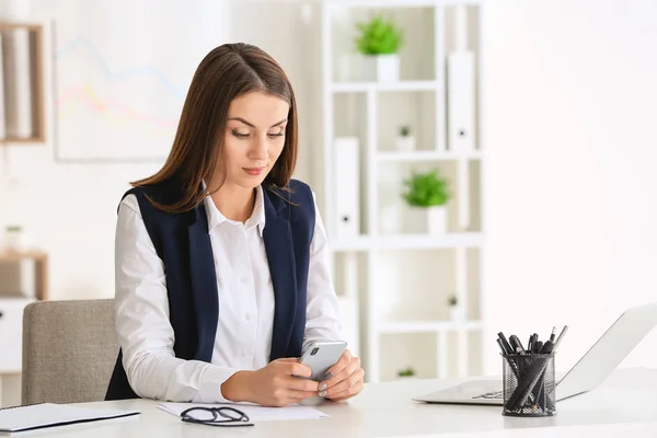 Beautiful young businesswoman working in modern office — Stock Photo, Image