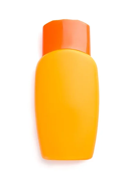 Бутылка солнцезащитного крема на белом фоне — стоковое фото