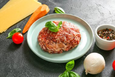 Koyu arkaplanda lazanya için gereksinimler