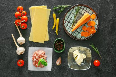 Koyu arkaplanda lazanya için gereksinimler