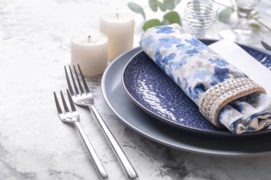 Beyaz arkaplanda güzel tablo ayarı