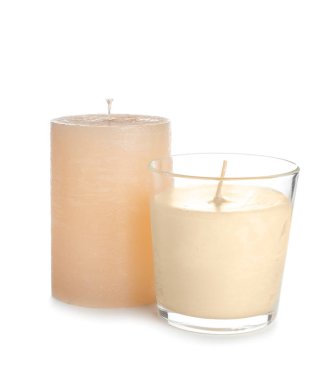 Güzel mumlar üzerinde beyaz izole