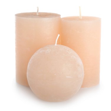 Güzel mumlar üzerinde beyaz izole