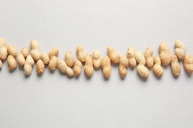 Işık arka plan üzerinde lezzetli fıstık