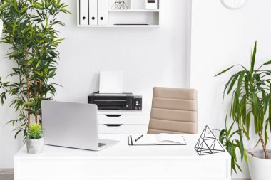 Modern ofiste rahat bir iş yeri