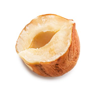 Beyaz zemin üzerine lezzetli fındık